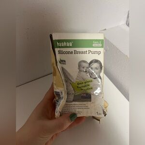 New Haakaa Milk Collector damaged boxed